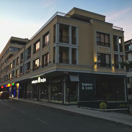 Azzurro Apartment - Ideal For Your Seaside Escape In بورغاس المظهر الخارجي الصورة