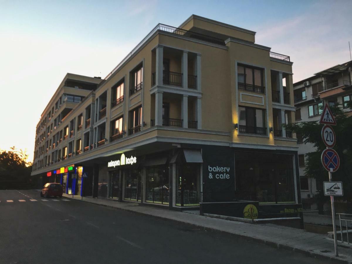 Azzurro Apartment - Ideal For Your Seaside Escape In بورغاس المظهر الخارجي الصورة